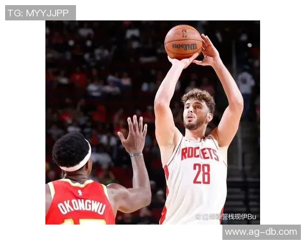 火箭队训练气氛愉快亚当斯谢泼德申京笑容满面展现团队精神